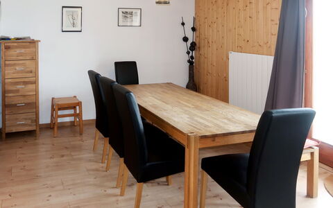 Thyon-Les Collons 626: Pièce, Meubles, Propriété, Sol, Salle À Manger, Table, Dur, Bois, Design Intérieur, Chaise