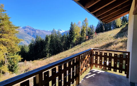 Thyon-Les Collons 626: Ciel, Plante, Propriété, Bâtiment, Montagne, Bois, Arbre, Clôture, Porche, Maison