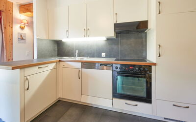 Hiboux 628.5: Cabinetry, Comptoir, Bâtiment, Appareil De Cuisine, Cuisinière, Cuisine, Bois, Électroménager, Design Intérieur, Le Fourneau