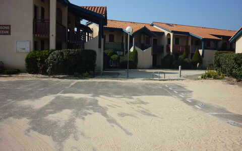 Capbreton 750: L'Eau, Nuage, Ciel, Jour, Plante, Piscine, Arbre, Bleu Azur, Ombre, Clôture