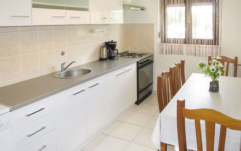 Stjepan: Cabinetry, Comptoir, Évier, Meubles, Evier, Robinet, Bâtiment, Chaise, Cuisine, Bois
