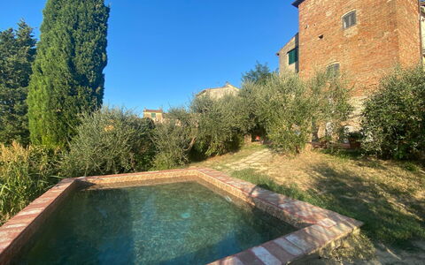 Torre di Meo: L'Eau, Plante, Ciel, Propriété, Paysage Naturel, Fenêtre, Plan D'Eau, Herbe, Arbre, Paysage