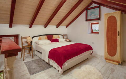 Maria: Chambre, Lit, Pièce, Meubles, Propriété, Cadre De Lit, Design Intérieur, Plafond, Grenier, Bâtiment