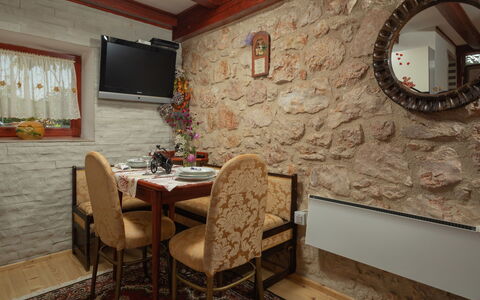 Maria: Pièce, Propriété, Design Intérieur, Mur, Meubles, Bâtiment, Fond D'Écran, Salon, Table, Salle À Manger