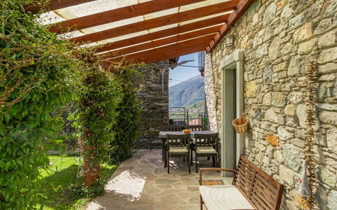 Marcello: Plante, Propriété, Bâtiment, Meubles, Table, Ombre, Bois, Chaise, Arbre, Chalet