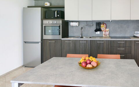 Gera Lario 618: Cabinetry, Comptoir, Table, Propriété, Meubles, Aliments, Vaisselle, Cuisinière, Cuisine, Appareil De Cuisine