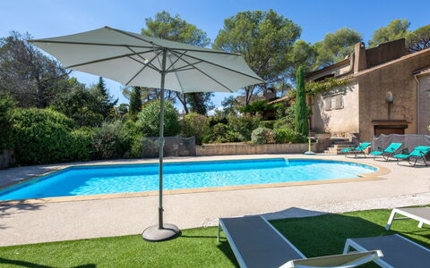 Alsabreizh: L'Eau, Plante, Bâtiment, Propriété, Piscine, Ciel, Ombre, Bleu Azur, Arbre, Mobilier De Jardin