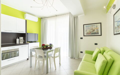 Santo Stefano al Mare 616: Meubles, Propriété, Canapé, Table, Plante, Bâtiment, Design Intérieur, Cadre, Confort, Appareil De Cuisine