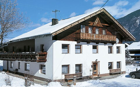 Alpenglühen: Ciel, Nuage, Neige, Fenêtre, Bâtiment, Pente, Maison, Arbre, Roue