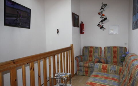 Alpenglühen: Cadre, Propriété, Meubles, Canapé, Bois, Design Intérieur, Sol, Sol, Mur, Art