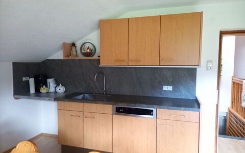 Alpenglühen: Cabinetry, Comptoir, Robinet, Évier, Bâtiment, Cuisine, Evier, Bois, Tiroir, Sol