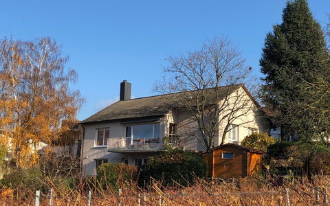 Am Weinberg: Plante, Ciel, Bâtiment, Propriété, Fenêtre, Paysage Naturel, Arbre, Branche, Maison, Brindille