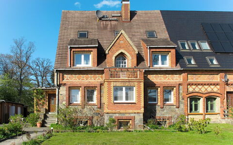 Am Park: Ciel, Plante, Bâtiment, Fenêtre, Maison, Arbre, Lot Terre, Brique, Végétation