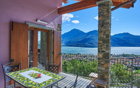 Residenza la Sassicaia: Ciel, Propriété, Plante, Table, Meubles, L'Eau, La Nature, Bleu Azur, Fenêtre, Bois