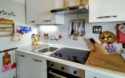 Baita dei Nonni 748.4: Robinet, Evier, Cabinetry, Évier, Propriété, Luminaire Plomberie, Comptoir, Cuisine, Appareil De Cuisine, Cuisinière