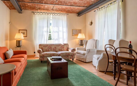 Villa Remotti: Meubles, Table, Bâtiment, Confort, Fenêtre, Canapé, Chaise, Salon, Bois, Sol