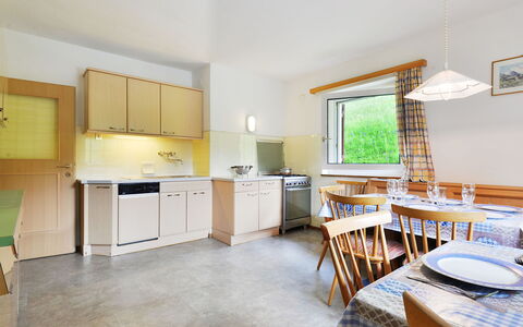 Puntea: Pièce, Propriété, Meubles, Bâtiment, Design Intérieur, Jaune, Maison, Sol, Immobilier, Cuisine