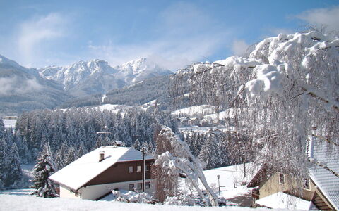 Valdàora 654: Nuage, Ciel, Neige, Montagne, Bâtiment, Pente, Paysage Naturel, Arbre, Maison, Fenêtre