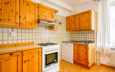 Moena 626: Comptoir, Cabinetry, Meubles, Propriété, Bâtiment, Appareil De Cuisine, Cuisine, Cuisinière, Électroménager, Bois