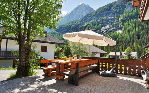 Cesa Micheluzzi (Czi712): Propriété, Paysage Naturel, Montagne, Immobilier, Maison, Pièce, Biens, Domicile, Bâtiment, Table