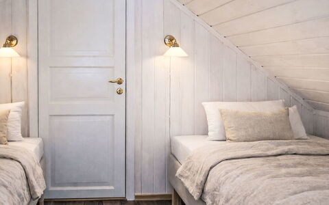 Risdalbu: Sol, Sol, Mur, Bois, Design Intérieur, Chambre, Plafond, Pièce, Lit, Éclairage