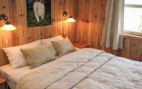 Saglia: Lit, Literie, Chambre, Drap De Lit, Meubles, Bois, Design Intérieur, Sol, Sol, Linge
