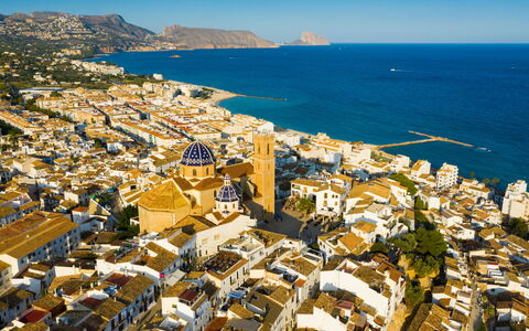 Terrazas de Altea: L'Eau, Ciel, Bâtiment, Bleu, Bleu Azur, Cotiers Et Relief Océaniques, Maison, Design Urbain, Paysage