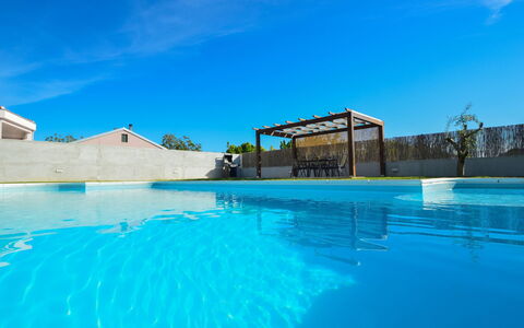Stipe: Piscine, Bleu, L'Eau, Ciel, Propriété, Architecture, Vacances, Centre De Loisirs, Loisir, Immobilier