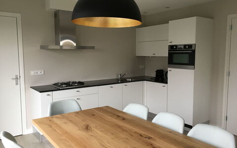 Oesterdam Resort: Comptoir, Pièce, Propriété, Meubles, Design Intérieur, Cuisine, Maison, Plafond, Sol, Bâtiment