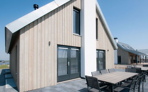 Oesterdam Resort: Ciel, Table, Propriété, Meubles, Fenêtre, Ombre, Bois, Design Intérieur, Bâtiment, Siding