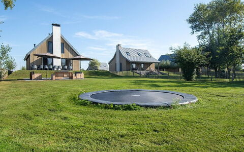 Oesterdam Resort: Ciel, Plante, Propriété, Bâtiment, Nuage, Paysage Naturel, Arbre, Fenêtre, Maison, Lot Terre