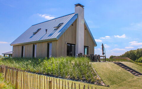 Oesterdam Resort: Ciel, Plante, Nuage, Fenêtre, Bâtiment, Paysage Naturel, Maison, Lot Terre, Clôture, Herbe