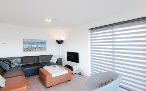 Oesterdam Resort: Meubles, Propriété, Canapé, Télévision, Confort, Blind Fenêtre, Design Intérieur, Salon, Architecture, Sol