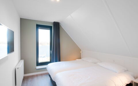 Oesterdam Resort: Propriété, Meubles, Bleu Azur, Bâtiment, Confort, Fenêtre, Bois, Ombre, Sol