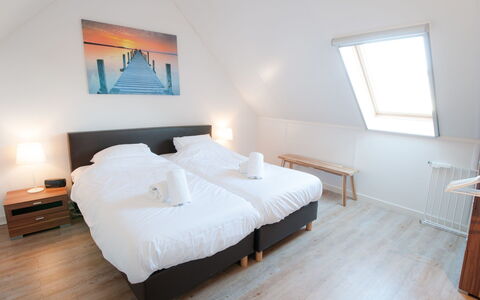 Oesterdam Resort: Chambre, Meubles, Pièce, Lit, Propriété, Sol, Drap De Lit, Cadre De Lit, Design Intérieur, Parquet