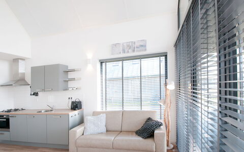 Oesterdam Resort: Pièce, Propriété, Meubles, Design Intérieur, Salon, Bâtiment, Sol, Mur, Maison, Plafond