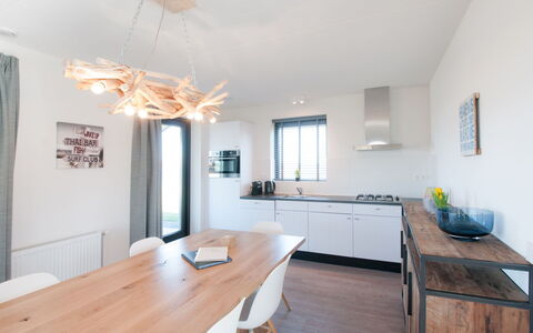 Oesterdam Resort: Pièce, Propriété, Meubles, Design Intérieur, Sol, Parquet, Bâtiment, Plafond, Maison, Salle À Manger