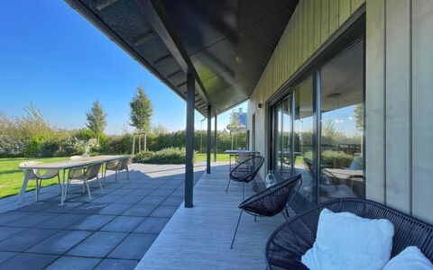 Oesterdam Resort: Meubles, Table, Bâtiment, Chaise, Vaisselle, Nuage, Ciel, Nappe De Table, Mobilier De Jardin, Ombre