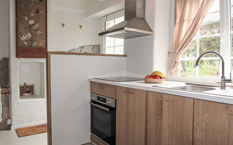 Gwenn: Cabinetry, Comptoir, Bois, Design Intérieur, Architecture, Cuisinière, Evier, Évier, Sol, Bâtiment
