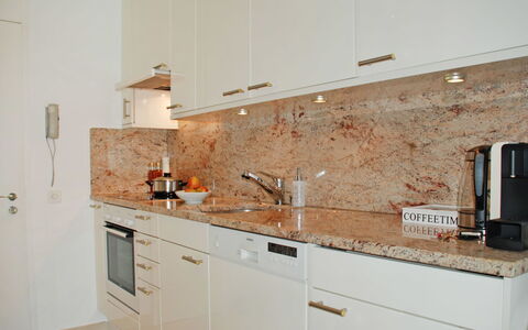 Vista Panorama: Propriété, Pièce, Cuisine, Comptoir, Cabinetry, Meubles, Tuile, Maison, Design Intérieur, Bâtiment