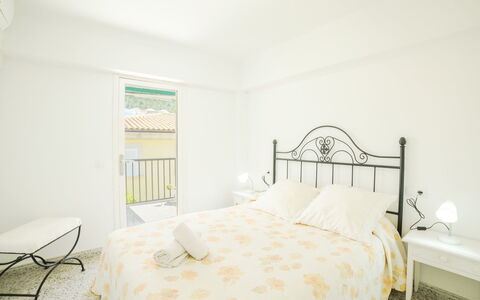 Los Girasoles: Chambre, Lit, Meubles, Pièce, Blanc, Literie, Drap De Lit, Cadre De Lit, Propriété, Design Intérieur