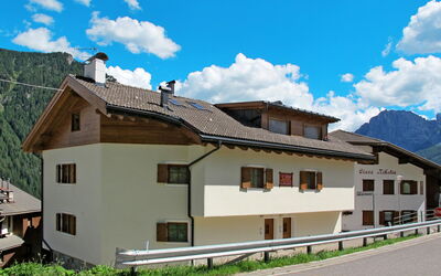 Pozza di Fassa 607: Propriété, Maison, Bâtiment, Ville, Zone Résidentielle, Domicile, Montagne, Toit, Immobilier, Architecture