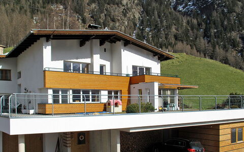 Huben 603: Bâtiment, Fenêtre, Plante, Véhicule, Roue, Maison, Bois, Arbre, Voiture
