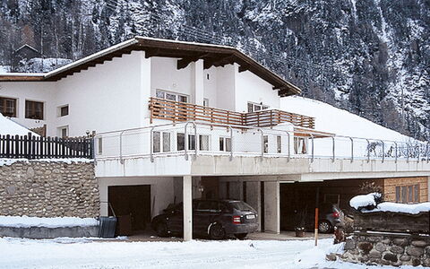 Huben 603: Neige, Bâtiment, Propriété, Fenêtre, Pente, Maison, Arbre, Gelé, Voiture, Véhicule À Moteur