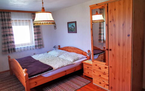 Landhaus Prieger: Meubles, Confort, Bois, Bâtiment, Fenêtre, Éclairage, Cabinetry, Orange, Cadre De Lit, Design Intérieur