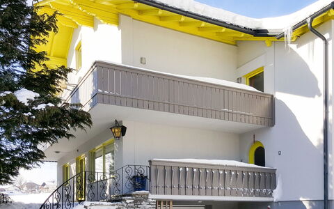 Viola: Propriété, Maison, Jaune, Bâtiment, Immobilier, Balcon, Architecture, Domicile, Façade, Matériel De La Propriété