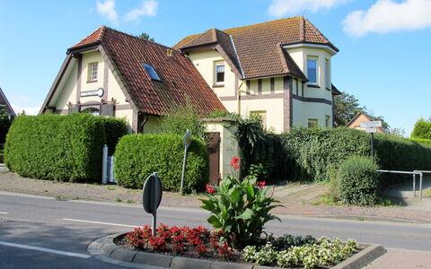 Alter Bahnhof: Zone Résidentielle, Propriété, Domicile, Maison, Immobilier, Quartier, Banlieue, Bâtiment, Chalet, Arbuste