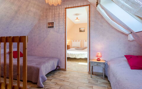 Chez Lilo: Propriété, Meubles, Confort, Bâtiment, Bleu Azur, Bois, Design Intérieur, Sol, Sol, Décoration