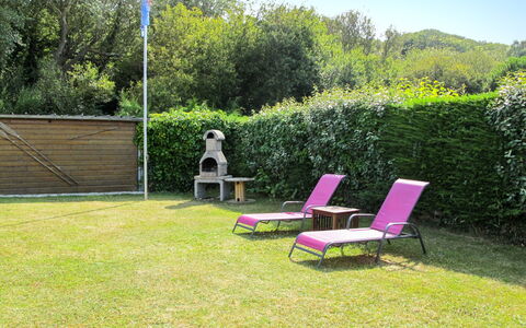 Chez Laurette: Plante, Ciel, Meubles, Propriété, Communauté Des Plantes, Feuille, Botanique, Chaise, Arbre, Mobilier De Jardin