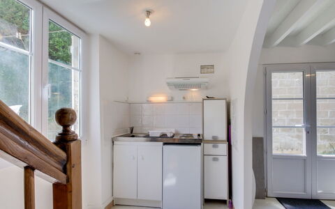 Les Portes Cartier: Propriété, Cabinetry, Bâtiment, Fenêtre, Bois, Design Intérieur, Sol, Sol, Dur